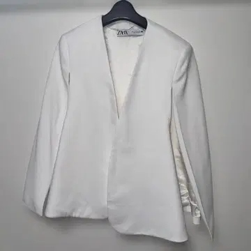 자라 화이트 노카라 테일러드 자켓