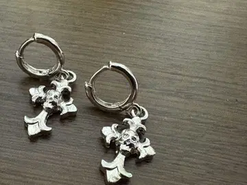 실버 크로스 디자인 후프 귀걸이