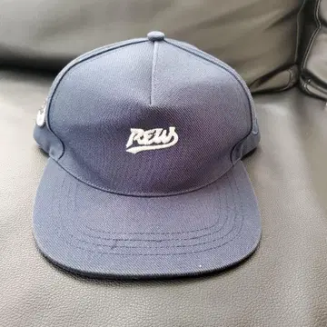 rew 캡 20주년 기념 요시다 캡 콜라보