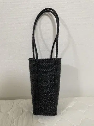 Diminutivo BOTTLE TOTE 블랙 바스켓백