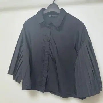 자라 블랙 플리츠 소매 셔츠
