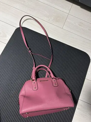 마이클코어스 핑크 핸드백