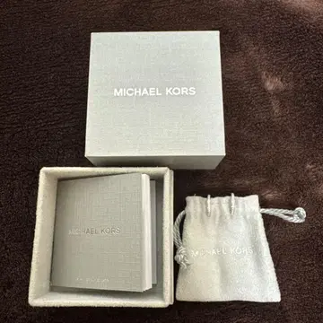 MICHEAL KORS 양쪽 귀걸이 귀걸이