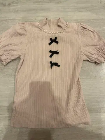 앙크루즈 펄 넥 반팔 상의 핑크