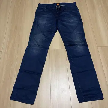 BOSS 다크 블루 데님 팬츠