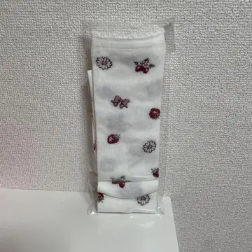 Juicy Strawberry Memory 패턴 오버니삭스 화이트