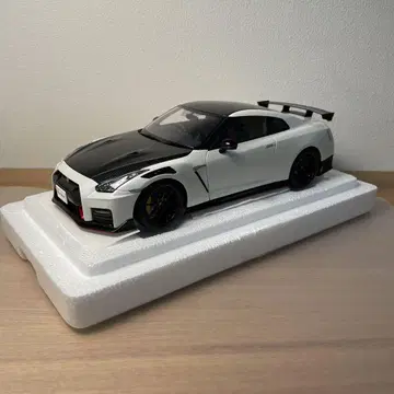 오토 아트 Nissan GT-R nismo 1/18 미니카 화이트