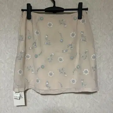 스나이델 사다리꼴 스커트 미니 자수 꽃무늬 택 포함 미사용 새상품