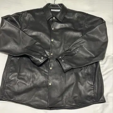 UNIVERSAL PRODUCTS. 가죽 자켓