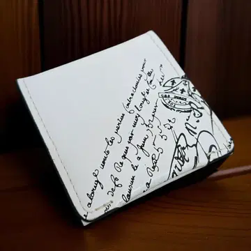 벨루티 칼리그래피 가죽 코인 케이스 동전 지갑 화이트