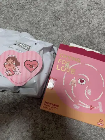 CRYBABY Crying For Love 폰 참 스트랩