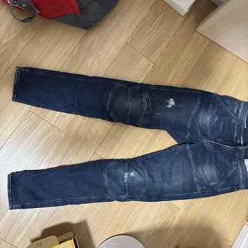 데미지 가공 다크 블루 데님
