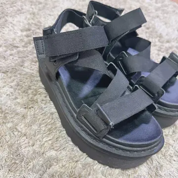 블랙 스포츠 샌들 통굽
