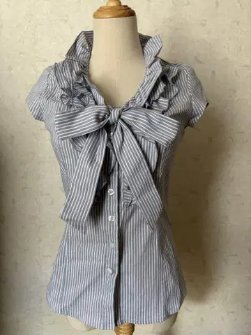 나라 까미체 스트라이프 무늬 리본 포함 반팔 셔츠