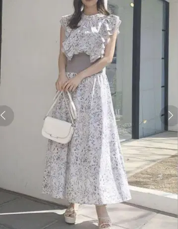 dazzlin 라인 아트 리브 민소매 원피스