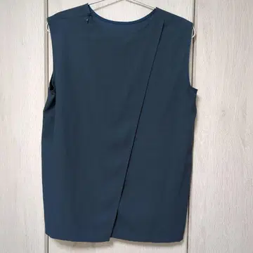 uncrAve 슬리브리스 탑 새상품 택 포함