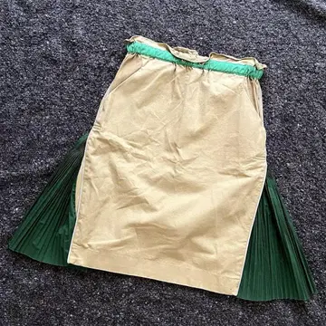 sacai 사카이 사이드 플리츠 스커트 베이지
