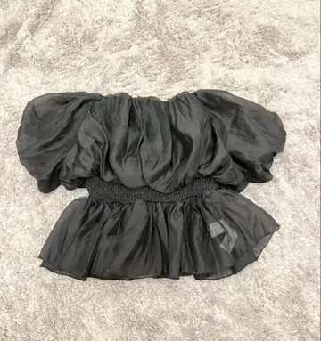 Louere 볼륨 오프 숄더 블라우스 사이즈: S