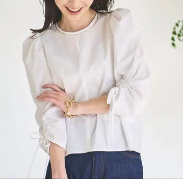 La boutique BonBon 니돔 덤프 드로스트 슬리브 블라우스