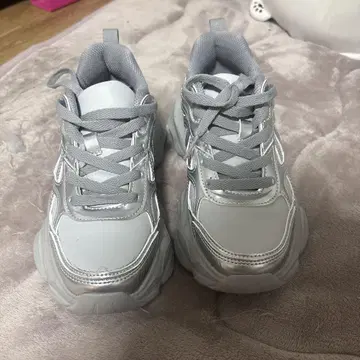실버 스니커즈 캐주얼