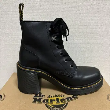 Dr. Martens 블랙 하이컷 부츠
