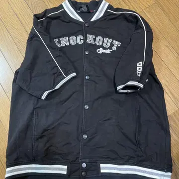 KNOCK OUT의 맨투맨 스타디움 아우터 자켓 반팔