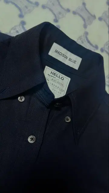 새상품급 매디슨 블루 MADISONBLUE B.D 셔츠 네이비 로고 자수