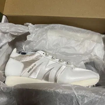 MIZUNO MUVEIL 콜라보 스니커즈 23.5cm 화이트