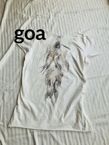 00's goa 고아 백 페더 프린트 티셔츠