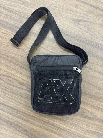 Armani Exchange 블랙 숄더백
