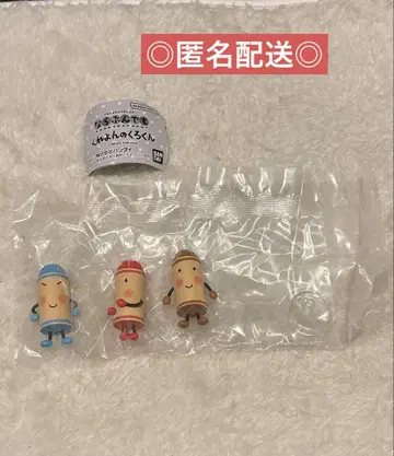나란히 있습니다 크레용의 검은색, 물색, 빨간색, 노란색