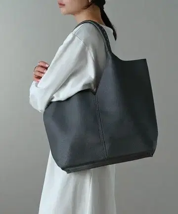 GUSCIO 구시오 베이직 센터 절개 V 컷 토트백 새상품