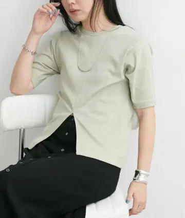 앤트마리스 센터 슬릿 하프 슬리브 탑