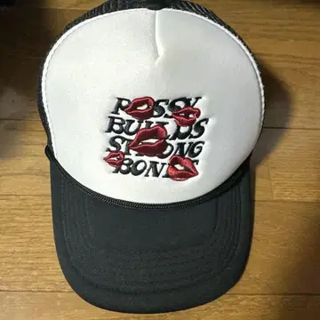 PUSSY BUILDS STRONG BONE 트래커 햇