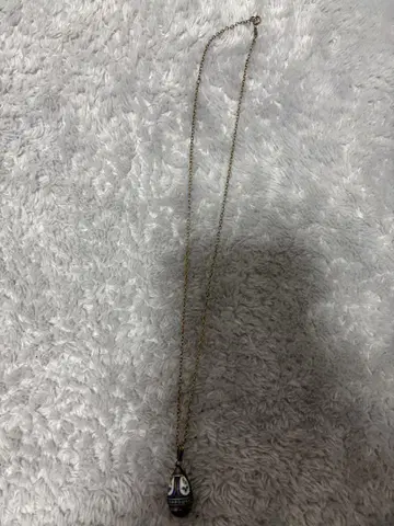 파란색과 검은색 드롭형 펜던트 목걸이