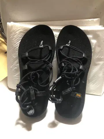 Teva 블랙 샌들 25cm