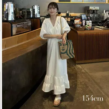 다양한 소재의 V넥 레이어드 디자인