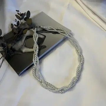 화이트 펄 트위스트 목걸이