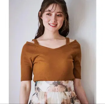 택 포함 새상품 노엘라 카멜 상의