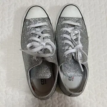 글리터 스니커즈 실버 로우 컷 24cm 상당