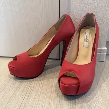 데이릴 누아르 새틴 펌프스 오픈토