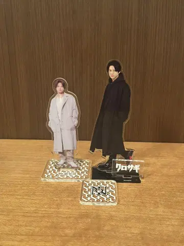 쿠로사기 아크릴 스탠드와 TOBE 아크릴 스탠드 2개 세트