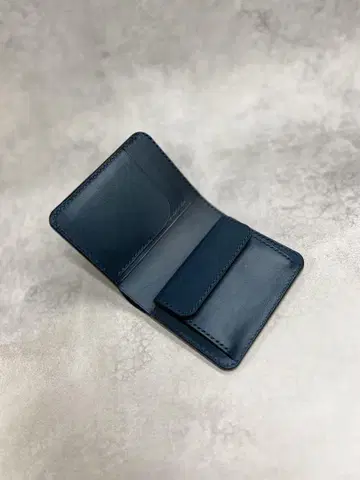 오더 상담 중 컴팩트 지갑 로카도 코도반