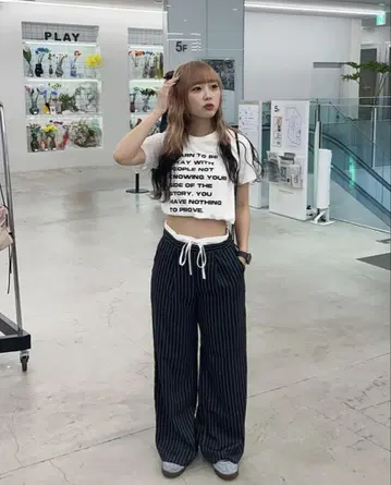 NUGU 스트라이프 턱이 있는 슬랙스