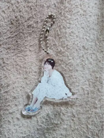 내가 보고 싶었던 파란 하늘, 나 파랑, 앉은 키링, 삼나무 우라 에이렌