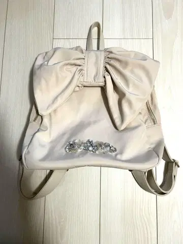토코 클로젯 리본, 비쥬 포함 베이지 백팩