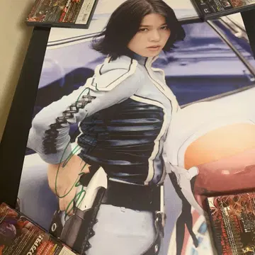 울트라 세븐 안네 대원 히시미 유리코 사인 포스터