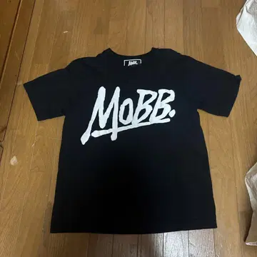 MOBB 블랙 티셔츠