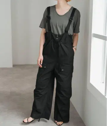 Spick and Span 점프 수트