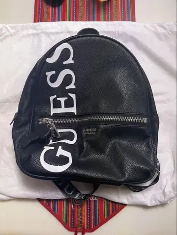 GUESS 블랙 백팩
